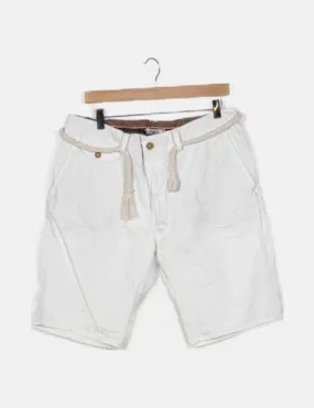 Bershka Bermuda blanca detalle cinturón