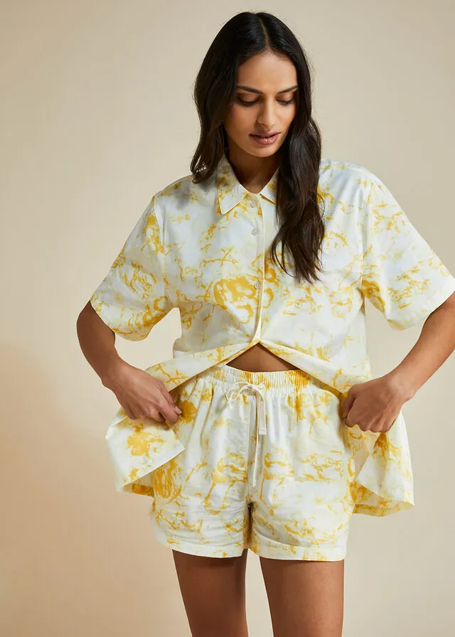 Pijama corto blanco crema-amarillo suave estampado