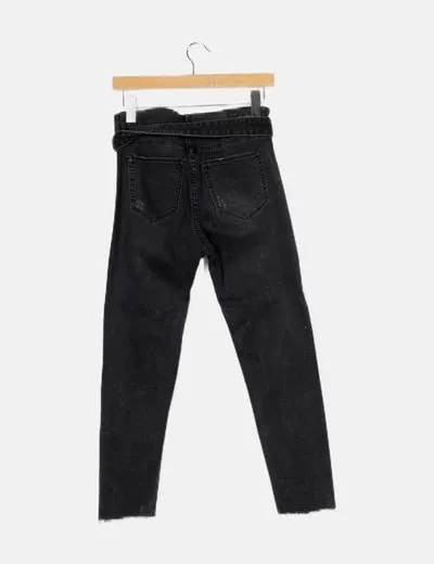 Pull&Bear Pantalon gris detalle cinturón