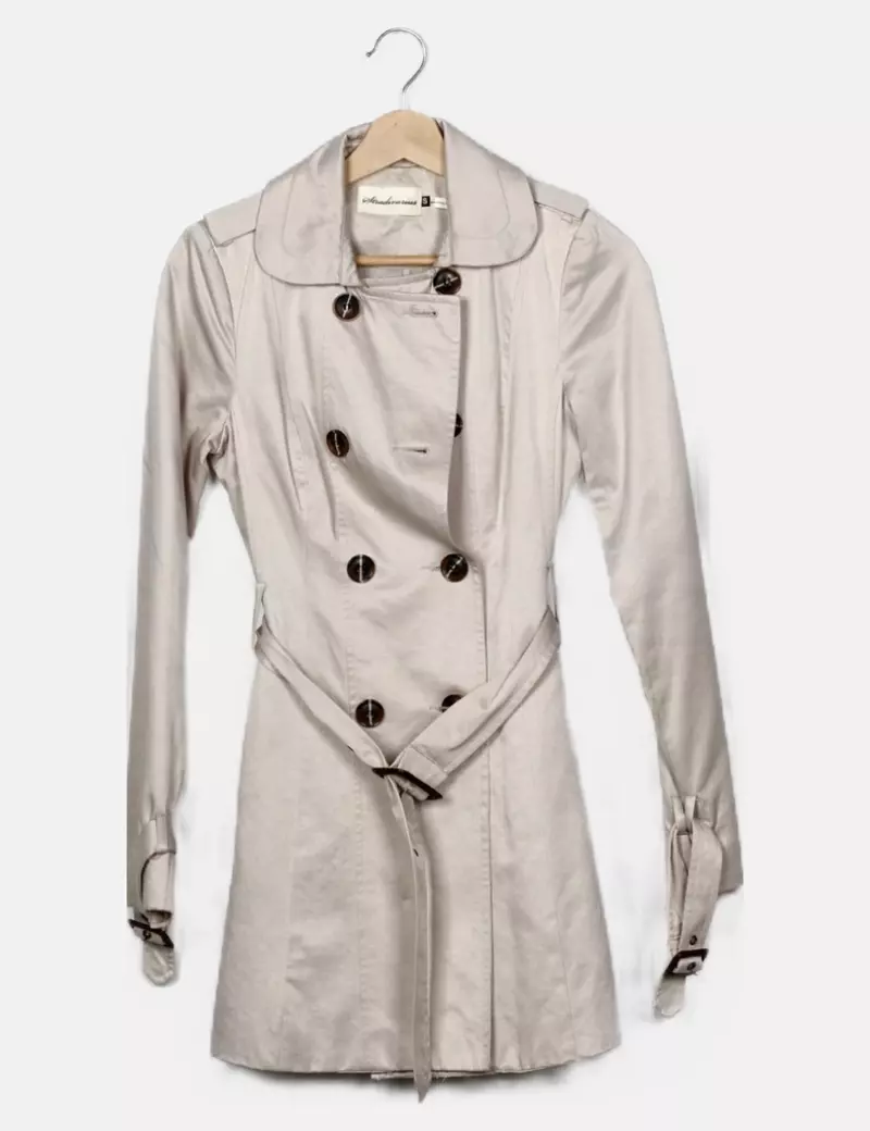 Stradivarius Trench beige detalle cinturón